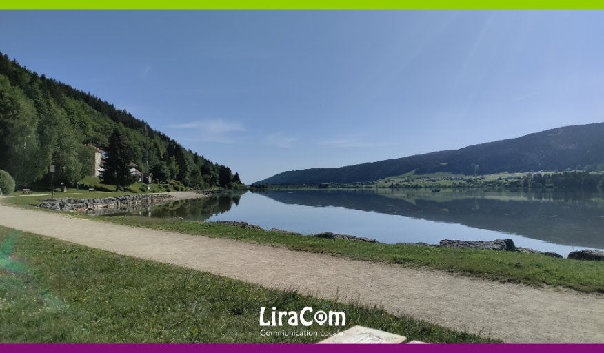 Community manager dans le Jura : externaliser ou gérer soi-même ?